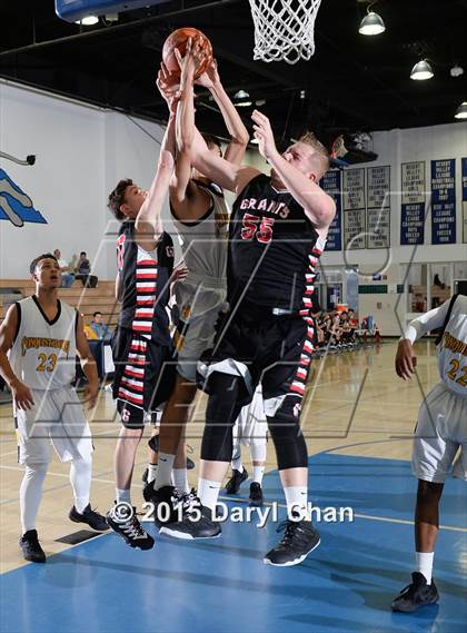 Thumbnail 3 in Grants vs. Cabrillo (MaxPreps Holiday Classic) photogallery.