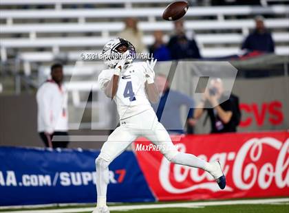 Thumbnail 2 in Clay-Chalkville vs Hueytown (AHSAA 6A Final) photogallery.