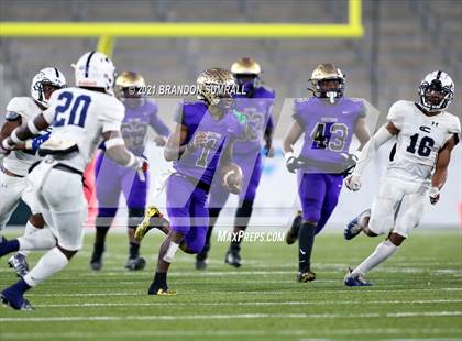 Thumbnail 1 in Clay-Chalkville vs Hueytown (AHSAA 6A Final) photogallery.