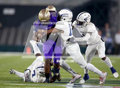 Thumbnail 3 in Clay-Chalkville vs Hueytown (AHSAA 6A Final) photogallery.