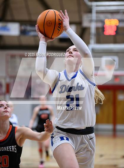 Thumbnail 2 in Dierks vs Batesville (Cavenaugh Classic) photogallery.