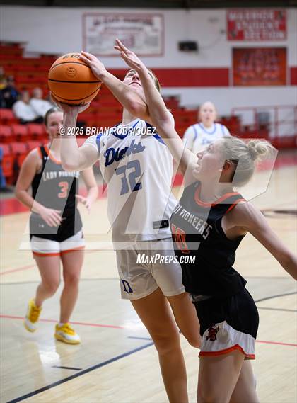 Thumbnail 2 in Dierks vs Batesville (Cavenaugh Classic) photogallery.