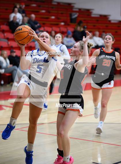 Thumbnail 2 in Dierks vs Batesville (Cavenaugh Classic) photogallery.