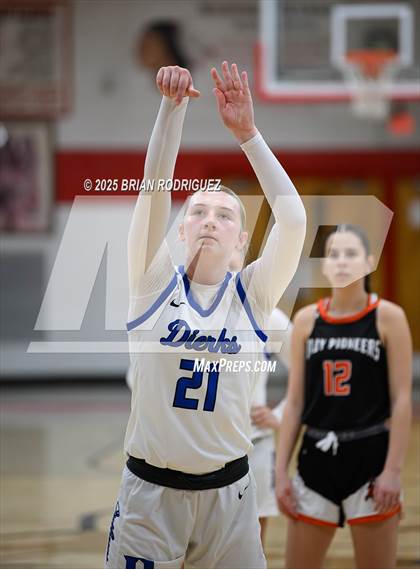 Thumbnail 2 in Dierks vs Batesville (Cavenaugh Classic) photogallery.