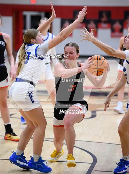 Thumbnail 3 in Dierks vs Batesville (Cavenaugh Classic) photogallery.