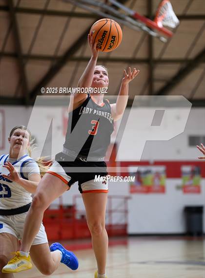 Thumbnail 3 in Dierks vs Batesville (Cavenaugh Classic) photogallery.