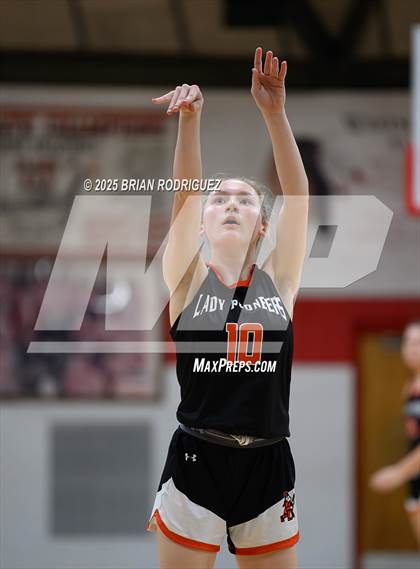 Thumbnail 3 in Dierks vs Batesville (Cavenaugh Classic) photogallery.