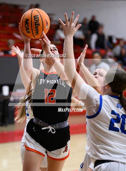 Thumbnail 2 in Dierks vs Batesville (Cavenaugh Classic) photogallery.