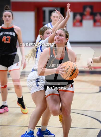 Thumbnail 2 in Dierks vs Batesville (Cavenaugh Classic) photogallery.