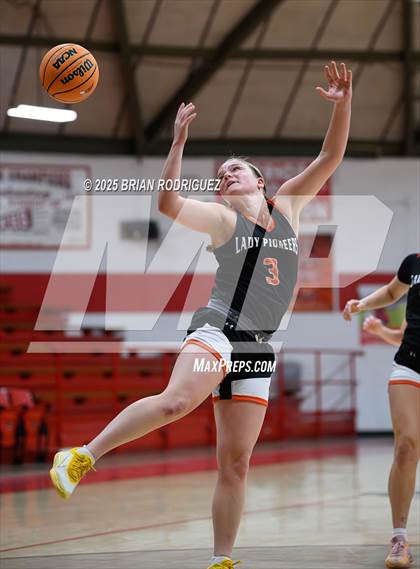 Thumbnail 3 in Dierks vs Batesville (Cavenaugh Classic) photogallery.