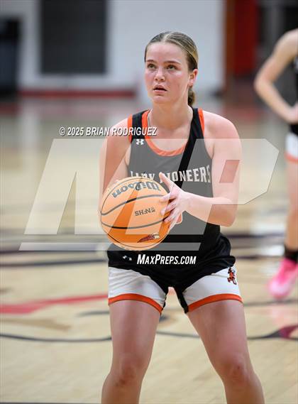 Thumbnail 3 in Dierks vs Batesville (Cavenaugh Classic) photogallery.