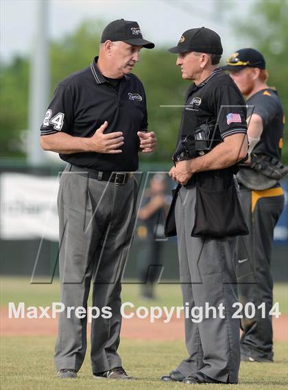 Thumbnail 3 in Vandebilt Catholic vs. Neville (LHSAA 4A Quarterfinal Playoff) photogallery.