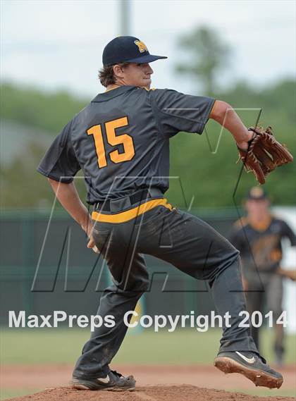 Thumbnail 2 in Vandebilt Catholic vs. Neville (LHSAA 4A Quarterfinal Playoff) photogallery.