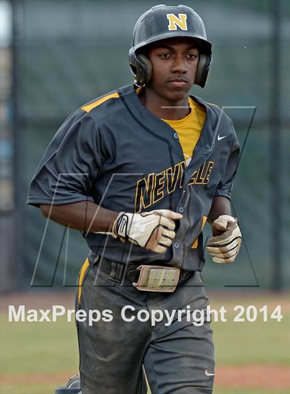 Thumbnail 2 in Vandebilt Catholic vs. Neville (LHSAA 4A Quarterfinal Playoff) photogallery.