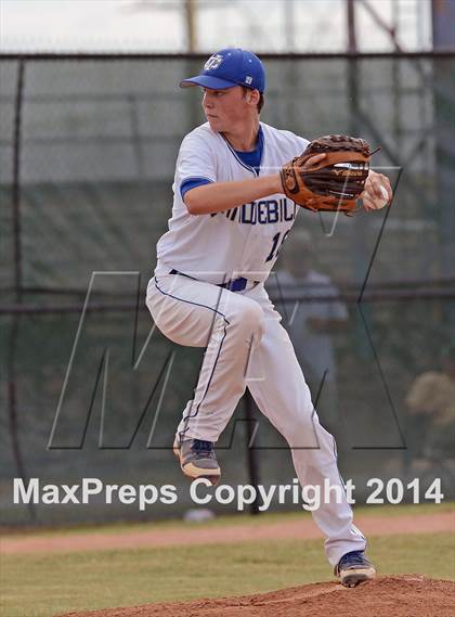 Thumbnail 1 in Vandebilt Catholic vs. Neville (LHSAA 4A Quarterfinal Playoff) photogallery.