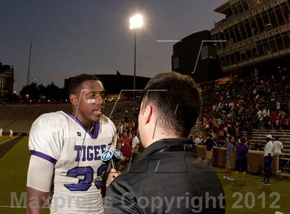 Thumbnail 2 in Pickerington Central vs. Colerain (Crosstown Showdown) photogallery.