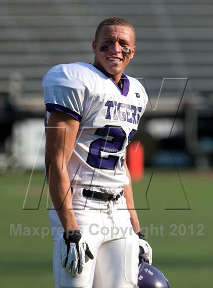 Thumbnail 1 in Pickerington Central vs. Colerain (Crosstown Showdown) photogallery.