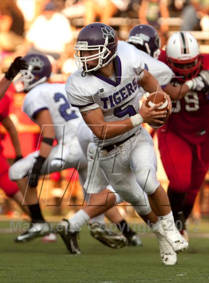 Thumbnail 1 in Pickerington Central vs. Colerain (Crosstown Showdown) photogallery.