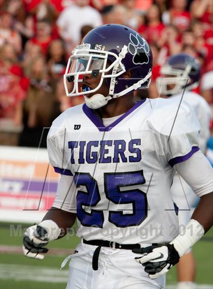 Thumbnail 3 in Pickerington Central vs. Colerain (Crosstown Showdown) photogallery.