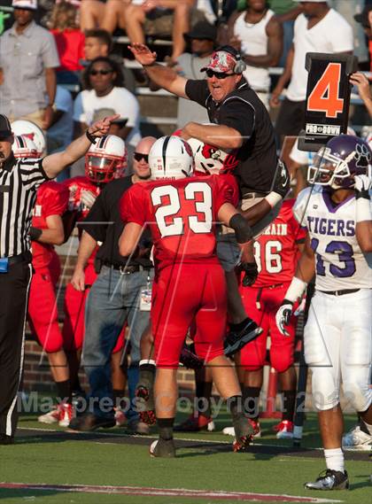 Thumbnail 2 in Pickerington Central vs. Colerain (Crosstown Showdown) photogallery.