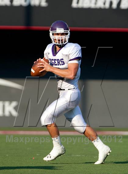 Thumbnail 2 in Pickerington Central vs. Colerain (Crosstown Showdown) photogallery.