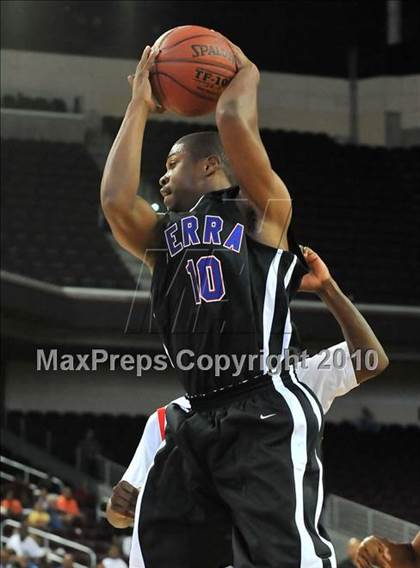 Thumbnail 2 in Centennial vs. Serra (CIF D3 SoCal Final) photogallery.