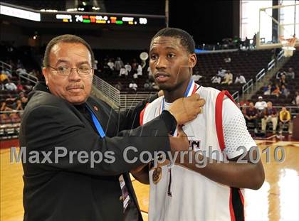 Thumbnail 3 in Centennial vs. Serra (CIF D3 SoCal Final) photogallery.