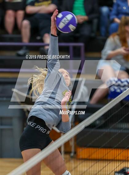 Thumbnail 3 in Whitewright vs. Bonham photogallery.