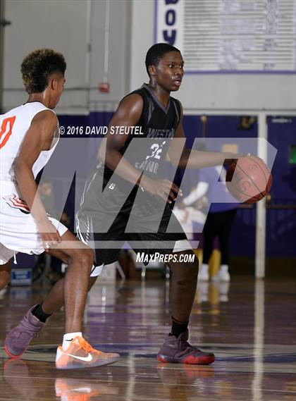 Thumbnail 2 in Weston Ranch vs. Vacaville (St. Hope Elite Classic) photogallery.