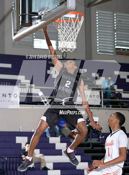 Thumbnail 3 in Weston Ranch vs. Vacaville (St. Hope Elite Classic) photogallery.