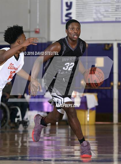Thumbnail 3 in Weston Ranch vs. Vacaville (St. Hope Elite Classic) photogallery.
