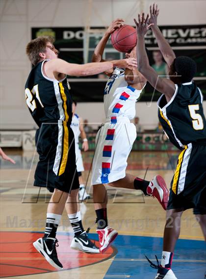 Thumbnail 1 in Buchanan vs San Luis Obispo (National Prep Classic) photogallery.