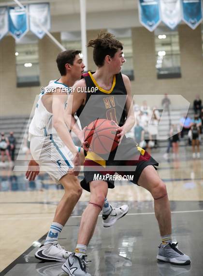 Thumbnail 2 in Mountain View vs. Farmington (UHSAA 5A Quarterfinal) photogallery.