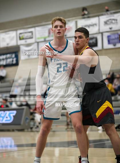 Thumbnail 2 in Mountain View vs. Farmington (UHSAA 5A Quarterfinal) photogallery.