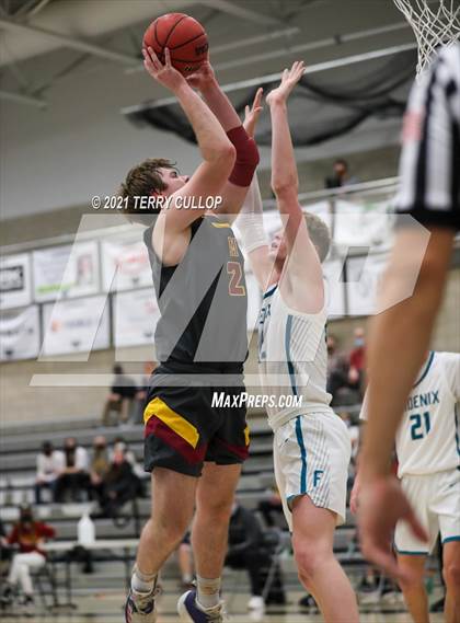 Thumbnail 2 in Mountain View vs. Farmington (UHSAA 5A Quarterfinal) photogallery.