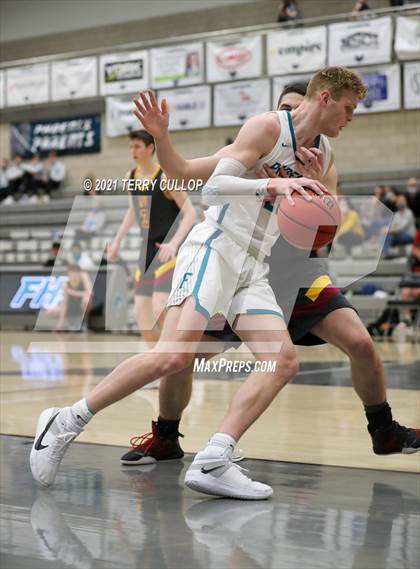 Thumbnail 1 in Mountain View vs. Farmington (UHSAA 5A Quarterfinal) photogallery.
