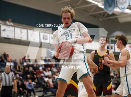 Thumbnail 1 in Mountain View vs. Farmington (UHSAA 5A Quarterfinal) photogallery.