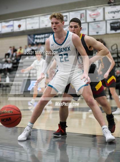 Thumbnail 2 in Mountain View vs. Farmington (UHSAA 5A Quarterfinal) photogallery.
