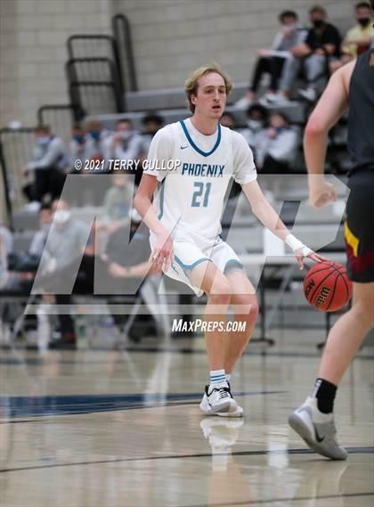 Thumbnail 1 in Mountain View vs. Farmington (UHSAA 5A Quarterfinal) photogallery.