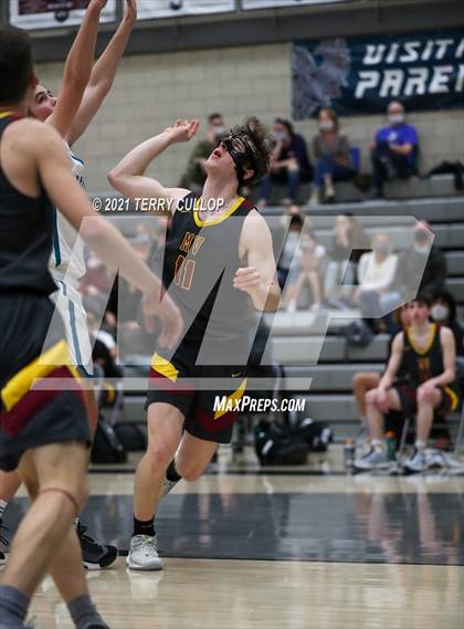 Thumbnail 2 in Mountain View vs. Farmington (UHSAA 5A Quarterfinal) photogallery.