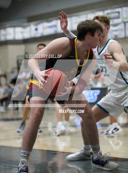 Thumbnail 3 in Mountain View vs. Farmington (UHSAA 5A Quarterfinal) photogallery.