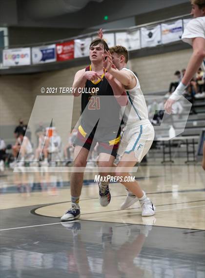 Thumbnail 1 in Mountain View vs. Farmington (UHSAA 5A Quarterfinal) photogallery.