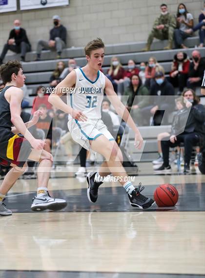 Thumbnail 3 in Mountain View vs. Farmington (UHSAA 5A Quarterfinal) photogallery.