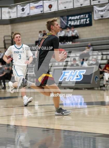 Thumbnail 1 in Mountain View vs. Farmington (UHSAA 5A Quarterfinal) photogallery.