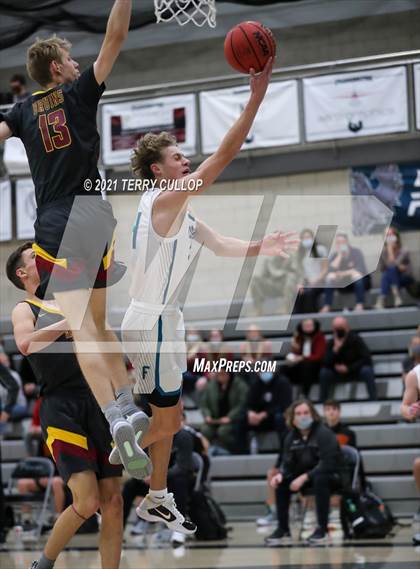 Thumbnail 3 in Mountain View vs. Farmington (UHSAA 5A Quarterfinal) photogallery.