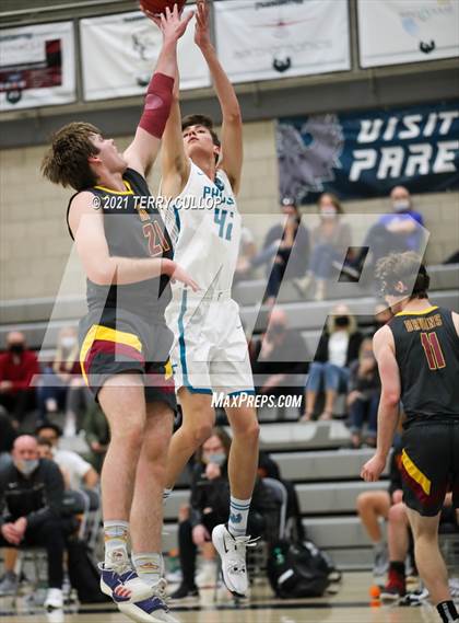 Thumbnail 1 in Mountain View vs. Farmington (UHSAA 5A Quarterfinal) photogallery.
