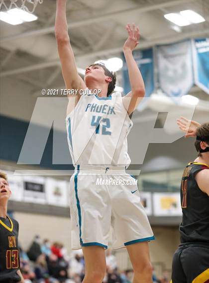 Thumbnail 2 in Mountain View vs. Farmington (UHSAA 5A Quarterfinal) photogallery.