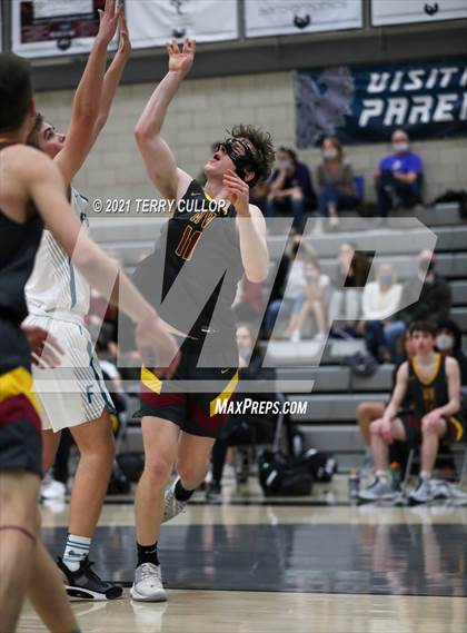 Thumbnail 1 in Mountain View vs. Farmington (UHSAA 5A Quarterfinal) photogallery.