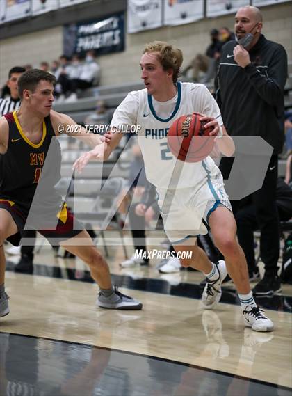 Thumbnail 2 in Mountain View vs. Farmington (UHSAA 5A Quarterfinal) photogallery.