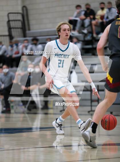 Thumbnail 2 in Mountain View vs. Farmington (UHSAA 5A Quarterfinal) photogallery.
